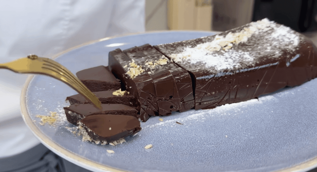 Желатин, какао і всього 5 хвилин часу: я випадково винайшла шоколадний десерт, що затьмарив бабусин пиріг 