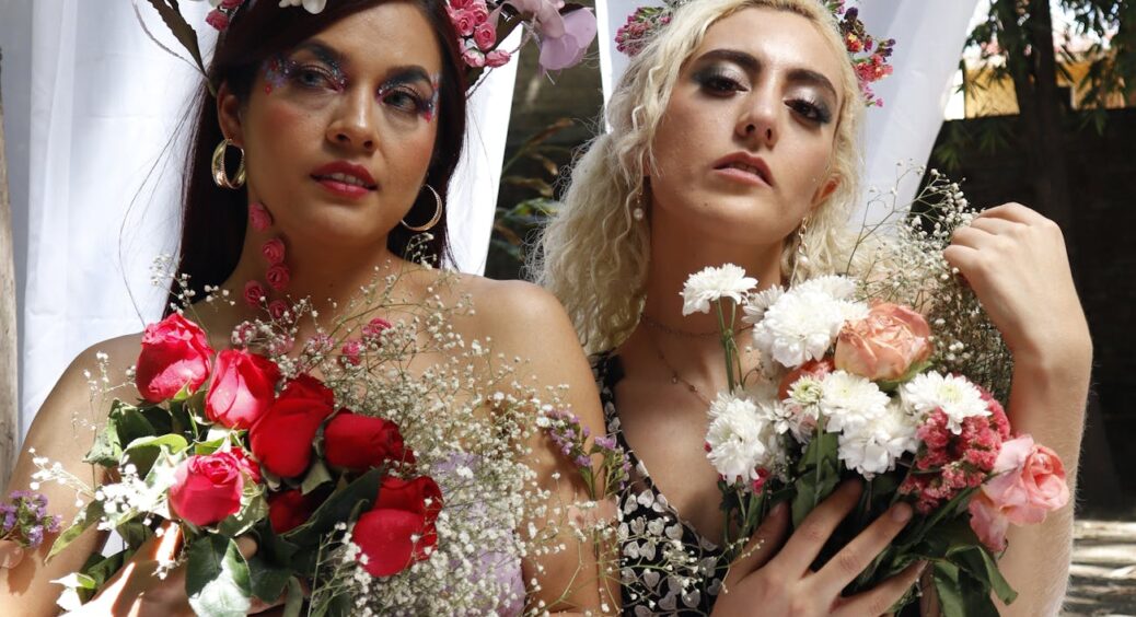 Квіти символізують: жовті — до розлуки, червоні — до кохання. Й обережно з кількістю! Всі квіткові забобони 