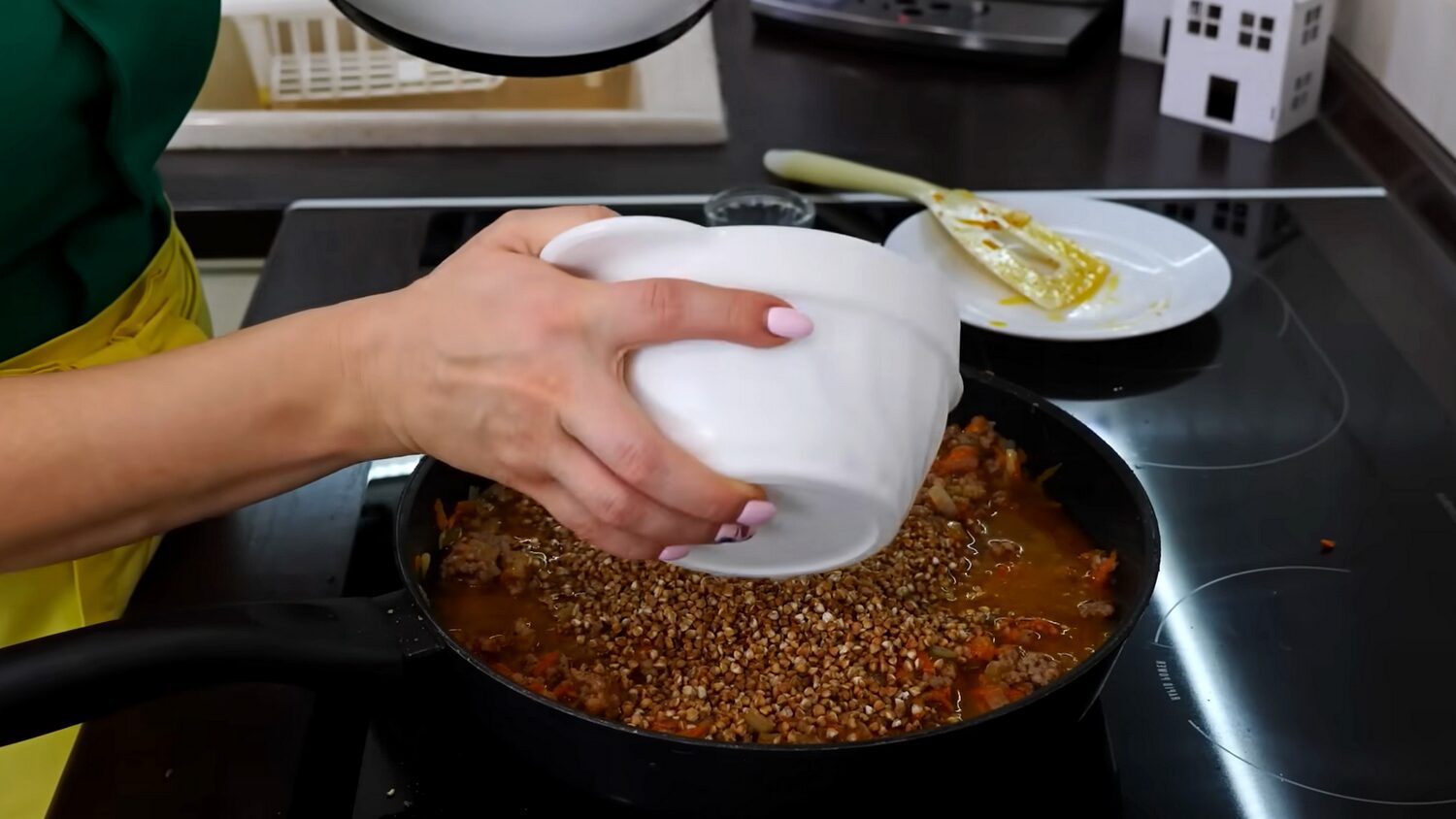 Шеф-кухарі поділилися рецептом гречки по-купецьки