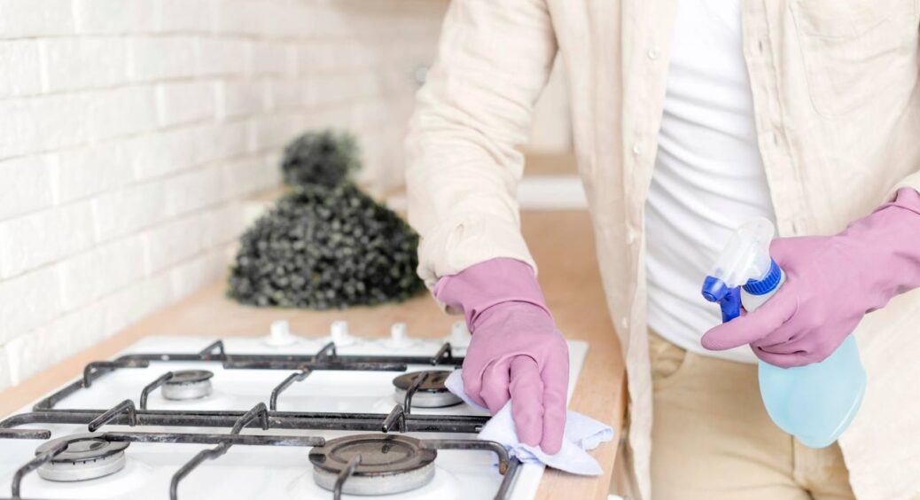 2 шт. у воду – і решітка плити сяє, як нова: жодного липкого жиру та скам’янілого нагару. Трюк покоївок 