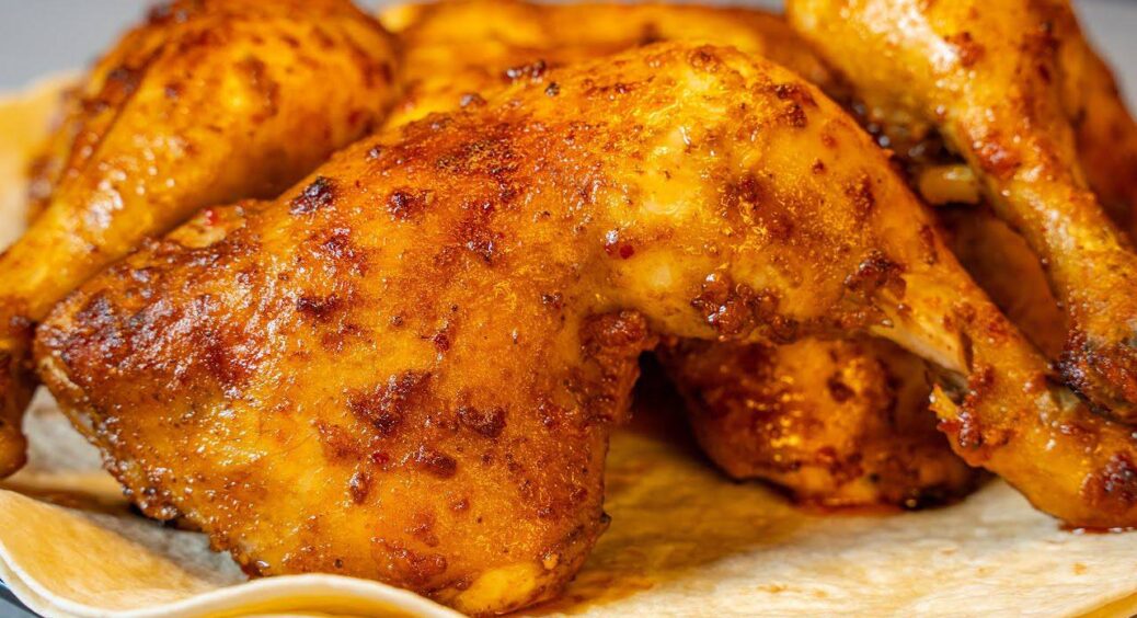 Запечені курячі стегенця зі сметаною – улюблена вечеря без клопоту: все швидко склала і в духовку на 60 хв 