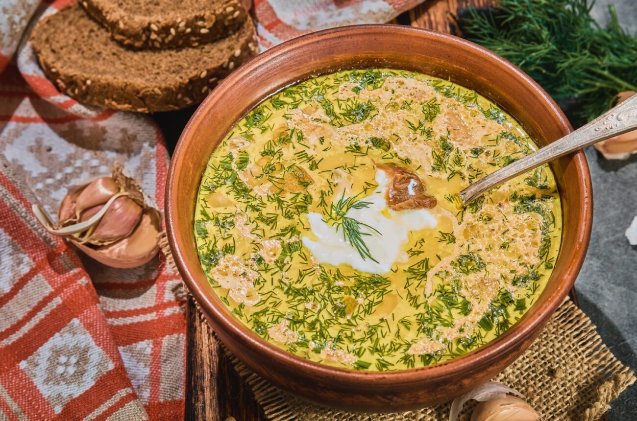 Кухарі пояснили, як приготувати борщ з лободи