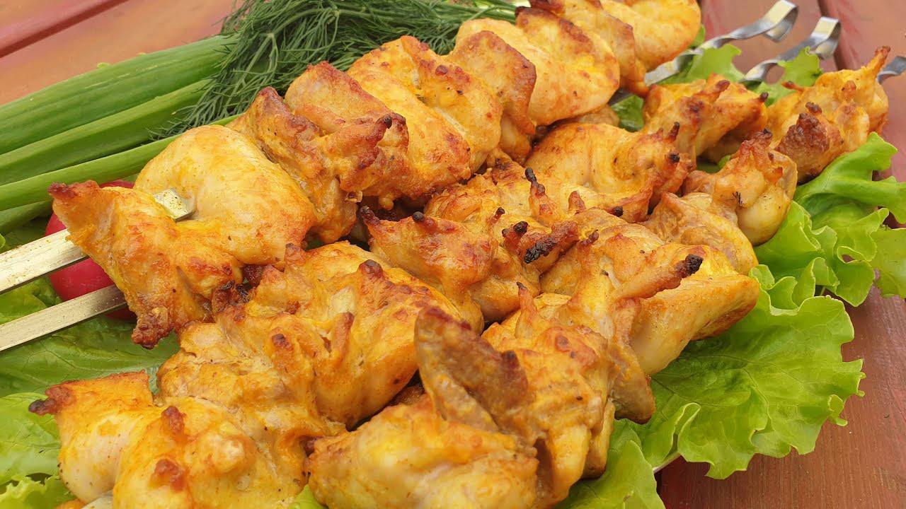 Шеф-кухарі розповіли, як приготувати смачний шашлик з курки, який тане у роті