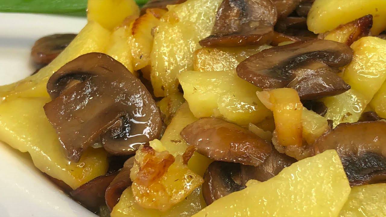 Кулінари розповіли, як приготувати смачну картоплю з грибами без сковорідки