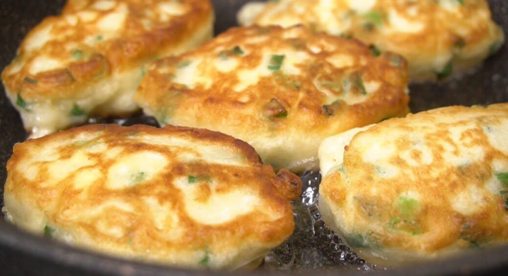 Про них “гуде” увесь базар! Смачні ліниві пиріжки, які не розлазяться по сковороді – і 100 штук буде замало 