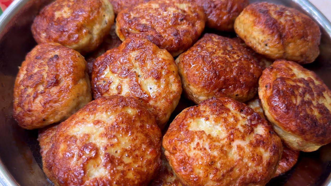 Шеф-кухарі поділилися простим рецептом смачних курячих котлет із сиром