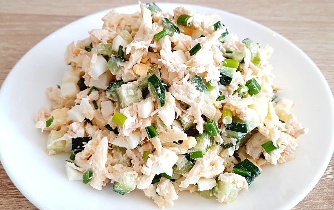 Як приготувати ситний салат на вечерю з куркою