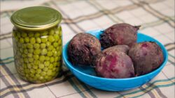 Кулінари розповіли, як правильно готувати вінегрет, аби закуска вийшла соковитою та насиченою 