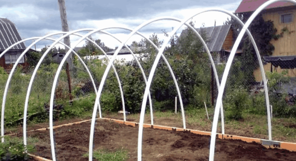 Після ремонту лишились труби — і добре, бо тепер маю теплицю, альтанку й город “у повітрі”! 