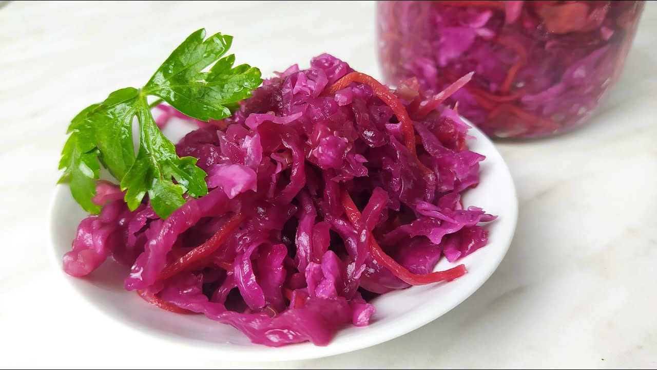Кулінари розповіли, як варити борщ з фіолетової капусти Кулінари розповіли, як варити борщ з фіолетової капусти