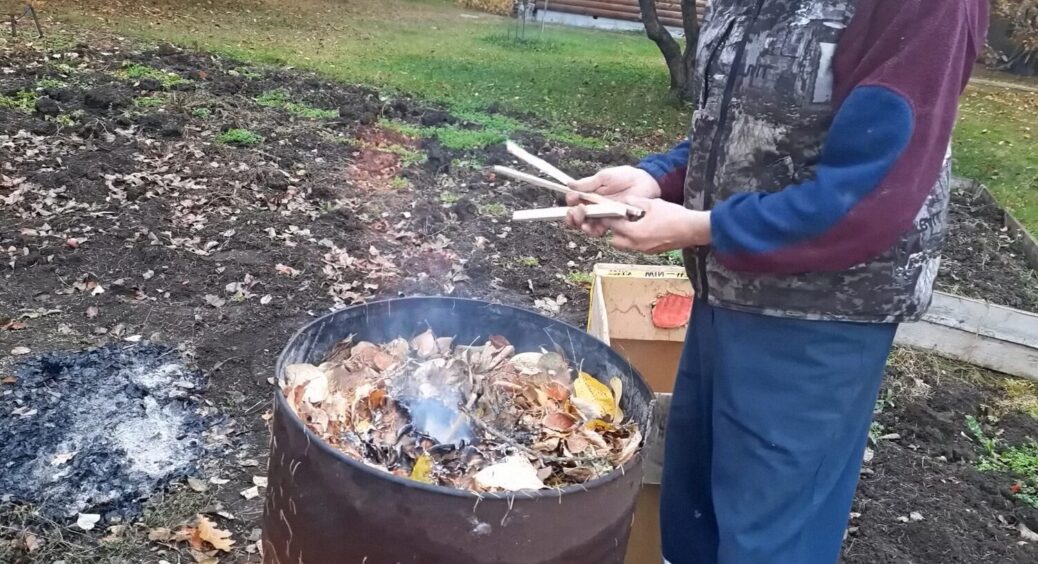 Три види сусідів на дачі: ті, що палять листя, ті що косять траву о 6 ранку — і ті, що п’ють з обома 