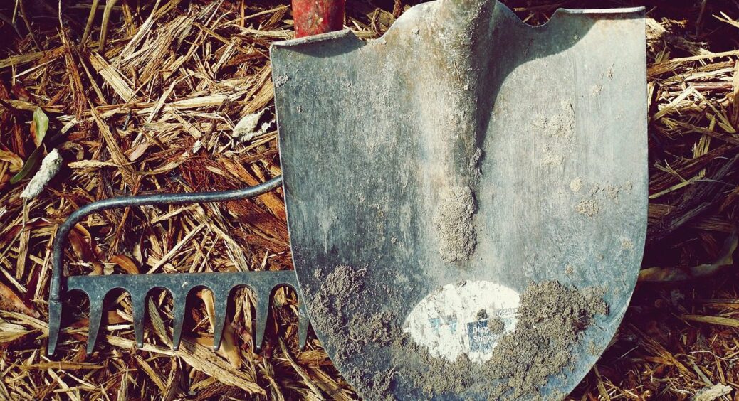 Змішала це з перекисом – і іржа зникла за 30 хвилин: інструменти сяють, наче щойно з магазину 