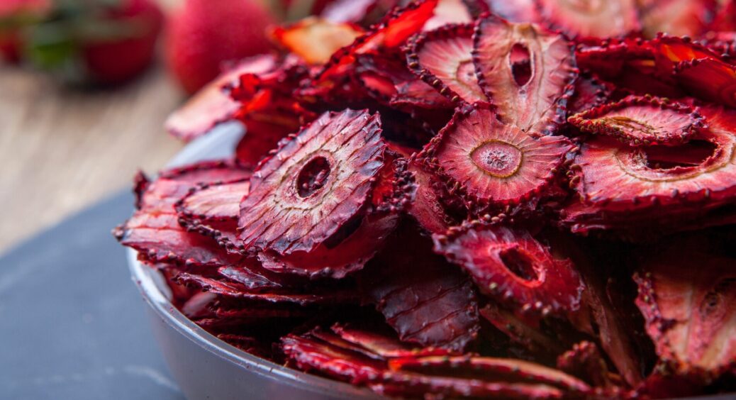 Я так сушу полуницю в духовці вже 5 років – аромат стоїть на весь під’їзд, а вітамінів – на всю зиму 