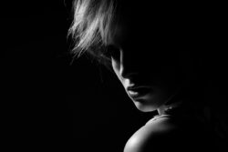 woman-2359562_1280 