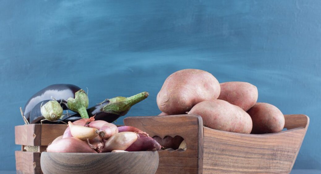 Обов’язкова “добавка” в ящик з картоплею: не проросте навіть у сирому кутку. 0 паростків до травня 