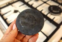 Газовик прийшов і сказав “Ви що, плиту міняли?”: а я просто поклала засалені конфорки в пакет з цим на ніч Господині розповіли, як легко відмити газові конфорки