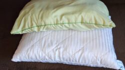 Покоївки поділилися простим і доступним способом чищення подушок 