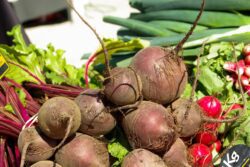 Кулінари розповіли, які секрети допоможуть приготувати смачний і ситний борщ на всю родину 
