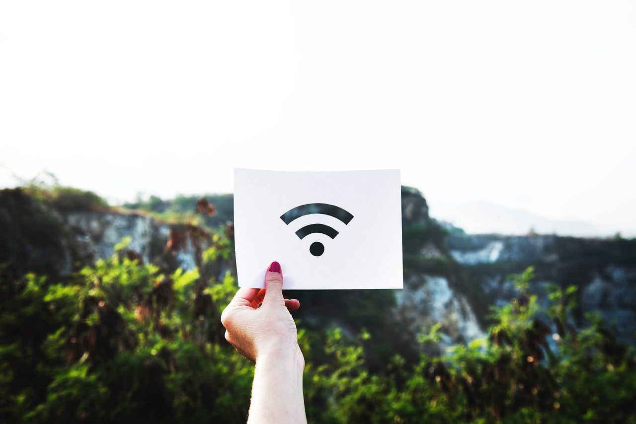 Експерти пояснили, яка головна небезпека відкритої мережі Wi-Fi у громадських місцях