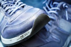 sport-shoes-1470061_1280 
