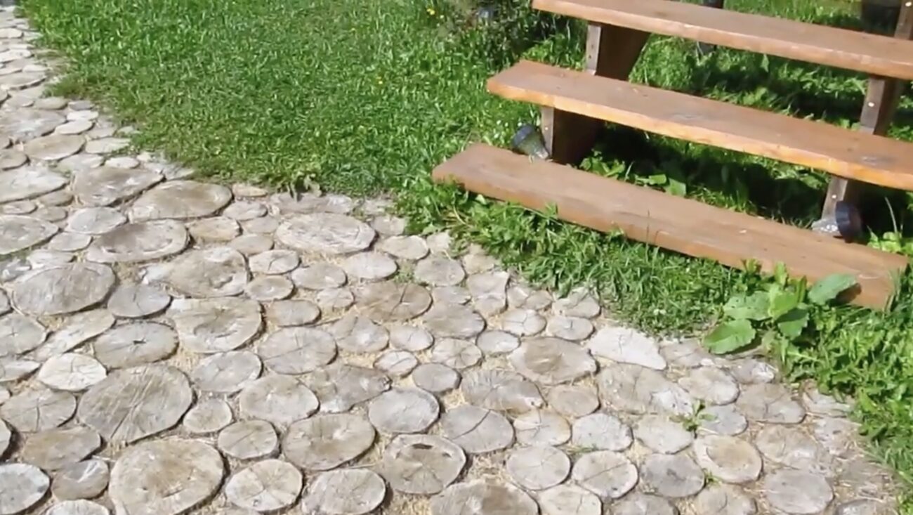 Садівники поділилися ідеями, з чого зробити садові доріжки