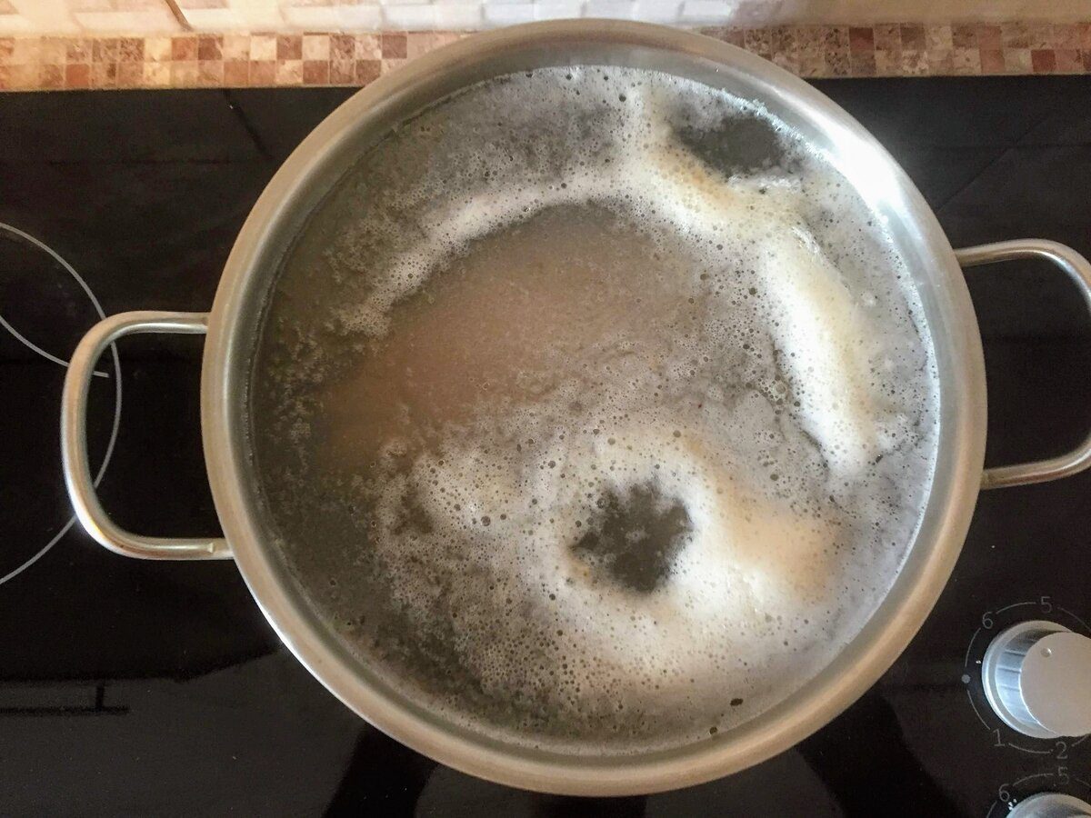 Експерти пояснили, як і з чого готувати бульйон, аби він вийшов дійсно прозорим і насиченим