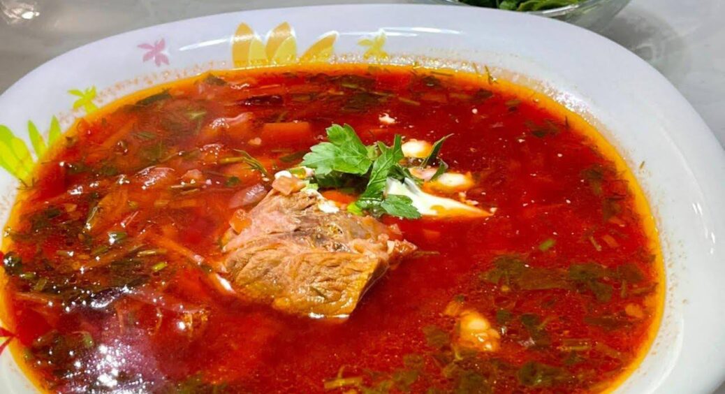 Найдешевше яловиче м’ясо для борщу стало м’яким, як паштет: секретний прийом, на який піде 25 хвилин часу 