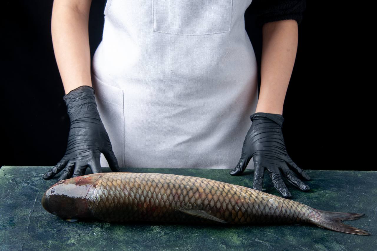 Господині розповіли, як швидко почистити рибу від луски