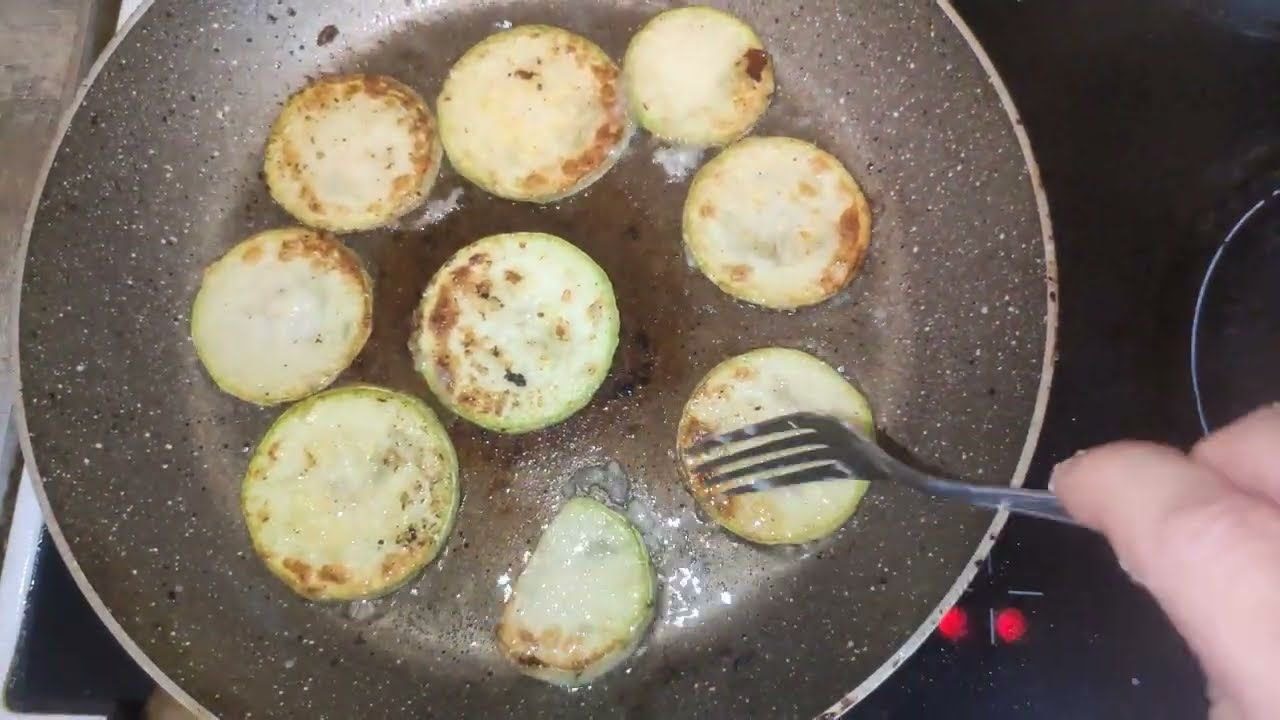 Шеф-кухарі розповіли, як посмажити смачні кабачки без борошна