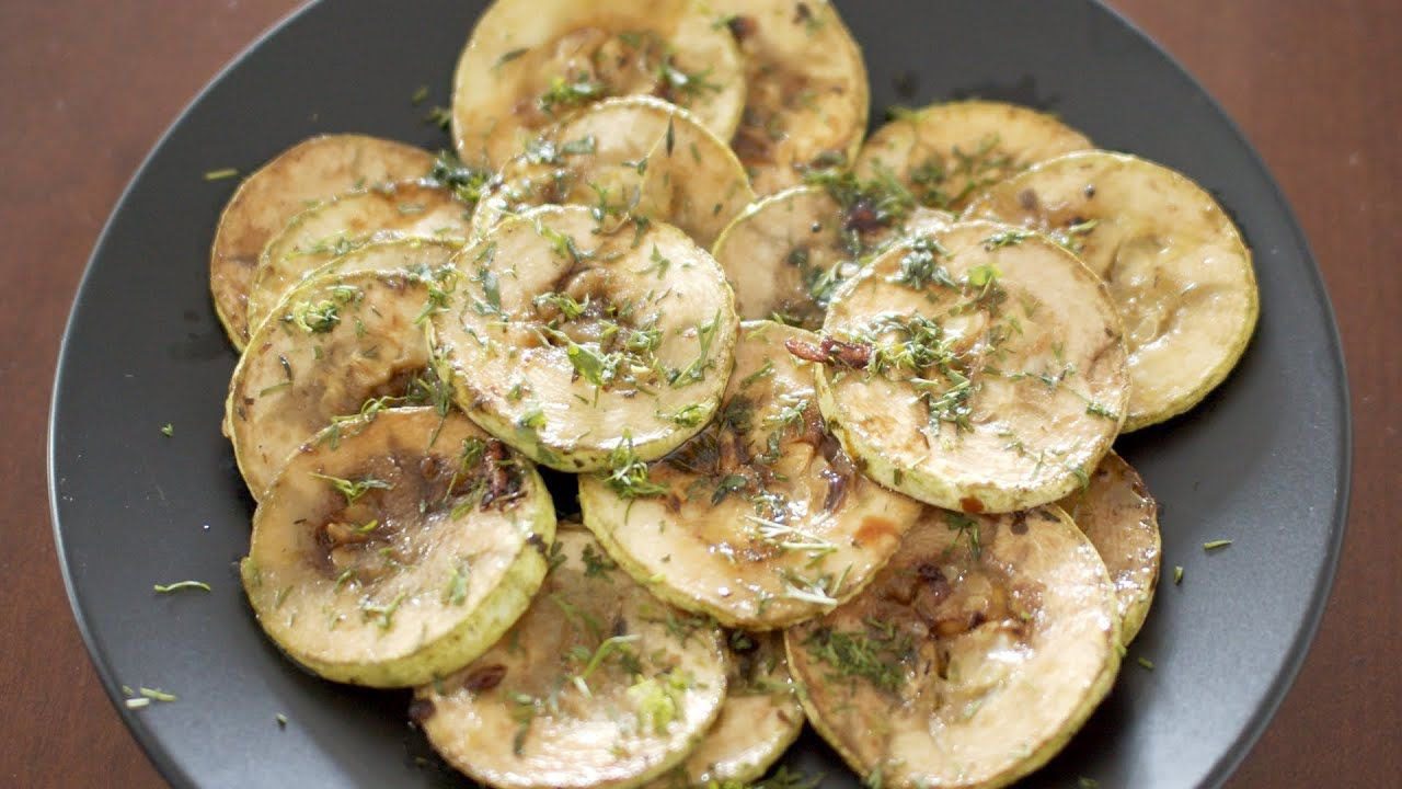 Борошно не використовую – перед смаженням обвалюю кабачки в іншому продукті: ідеальна хрустка скоринка!