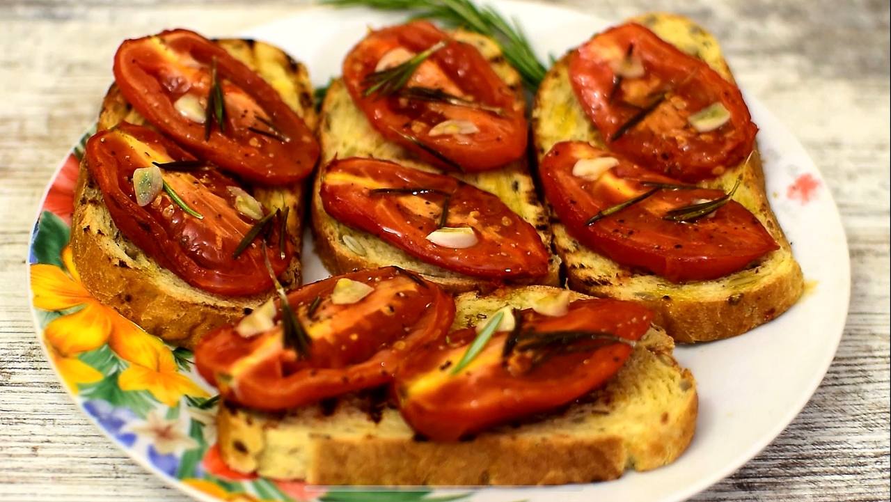 Шеф-кухарі розповіли, як приготувати смачні смажені помідори черрі