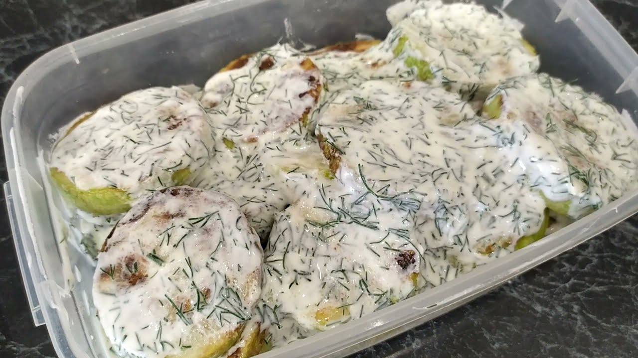 Кулінари розповіли, як приготувати смачні кабачки зі сметаною та часником