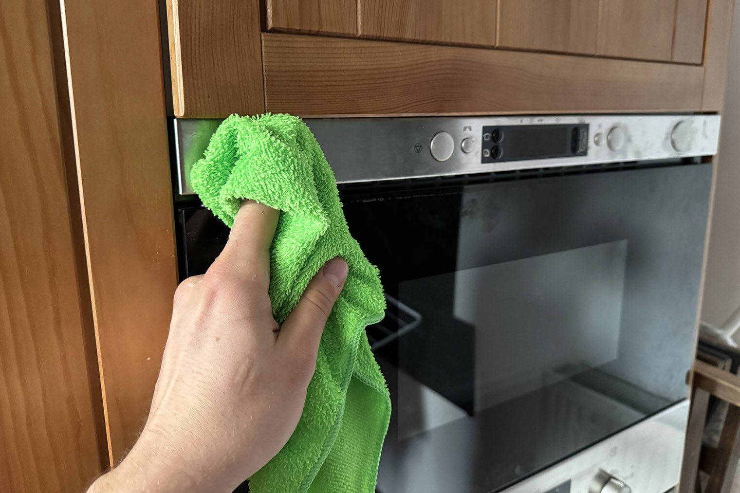 Експерти розповіли, як легко і швидко відмити мікрохвильову піч