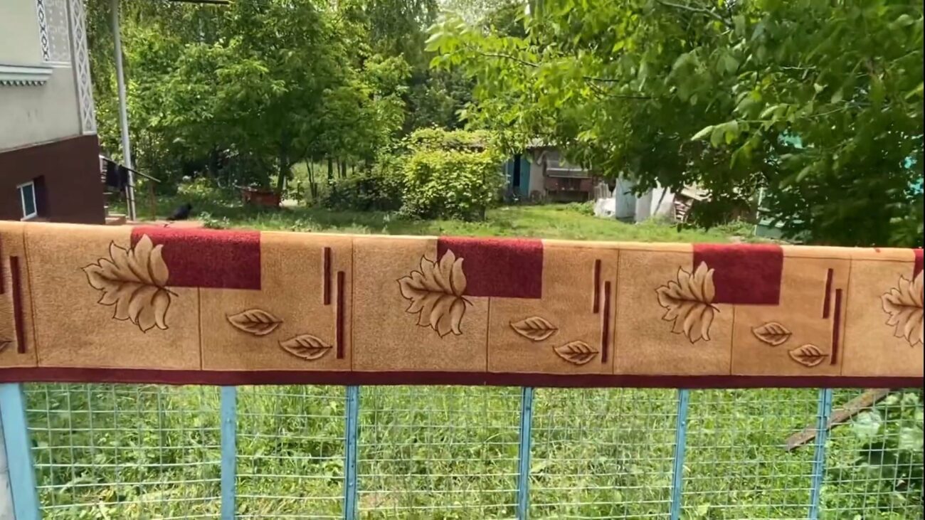 Господині поділилися простим способом, який захистить килим від осідання пилу