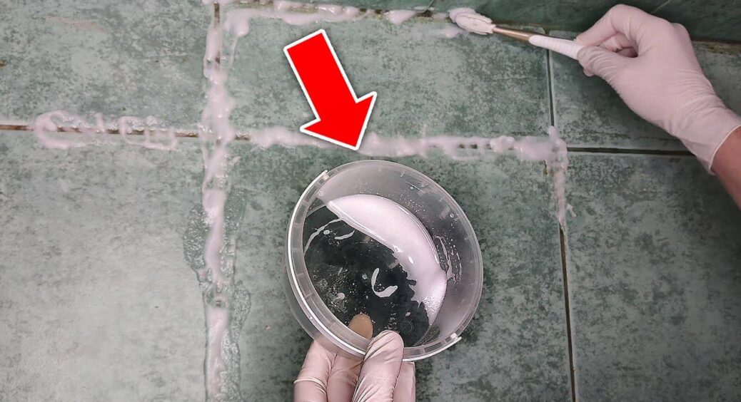 Плюхнула на затирку між плитками і пішла – повернулася через 8 хвилин і здивувалася: увесь бруд розчинився 