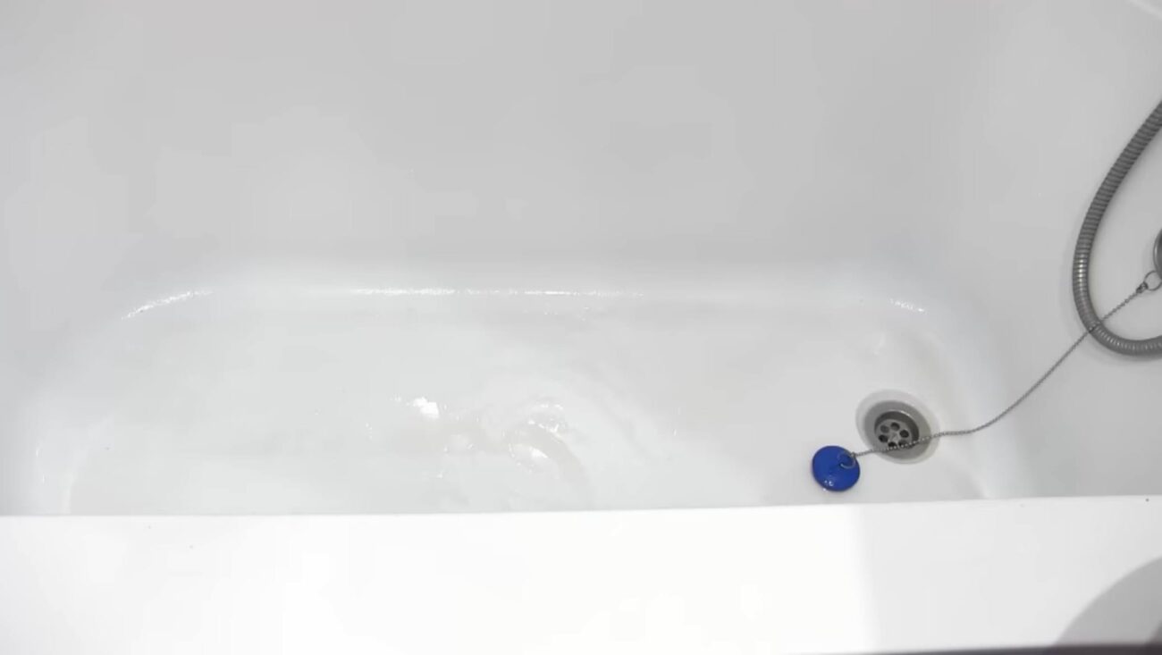 Покоївки розповіли, як легко та швидко відмити навіть найбруднішу ванну