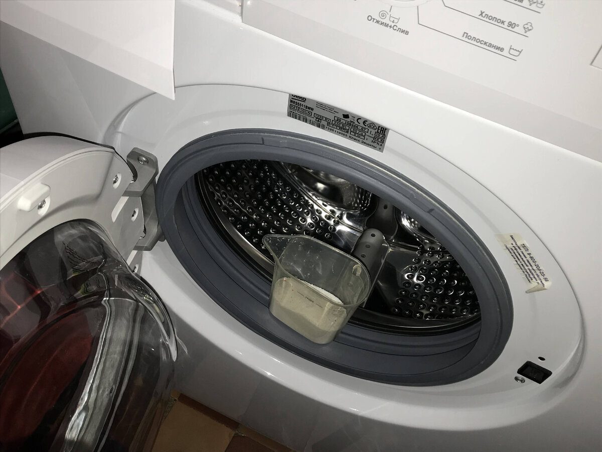 Господині розповіли, яка дія продовжить службу пральної машинки 