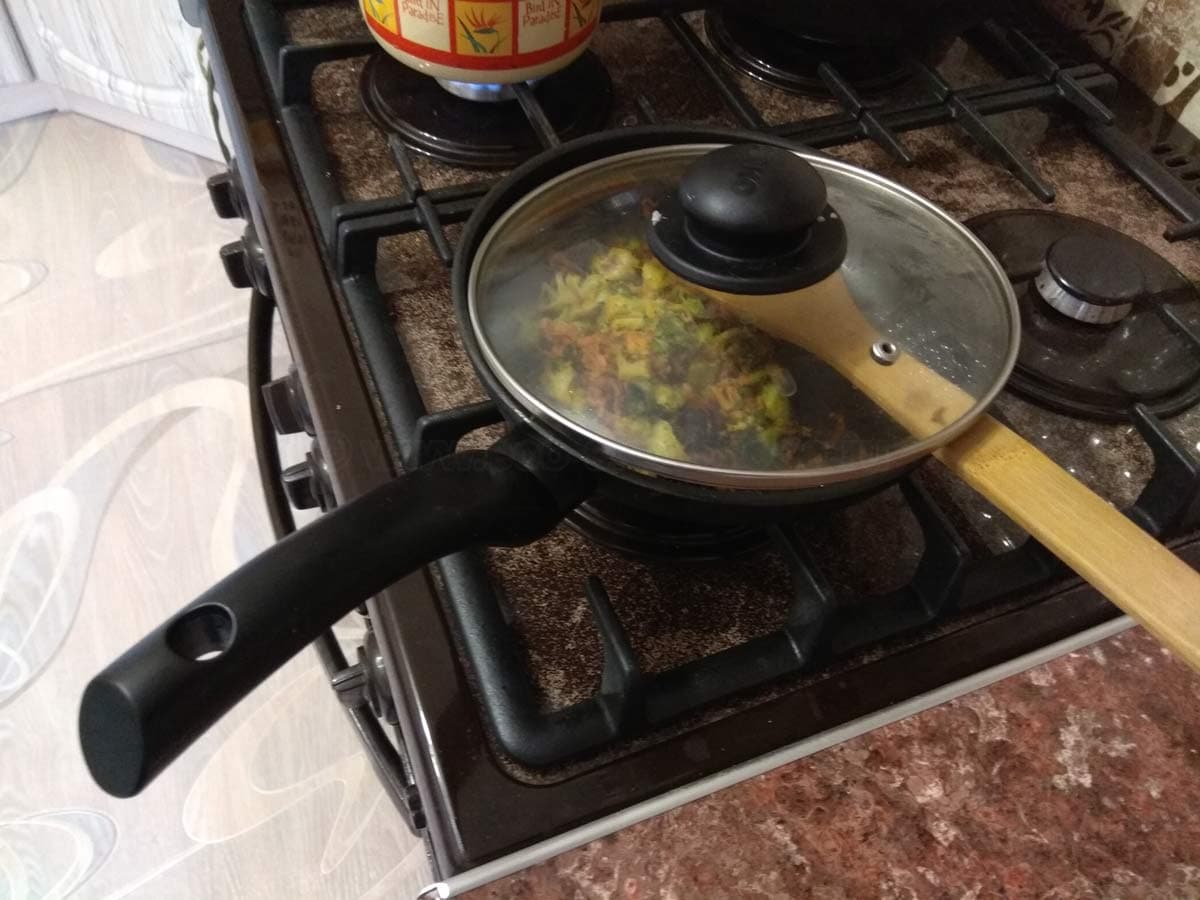 Експерти розповіли, як можна використати старі сковорідки в побуті – оригінальні способи