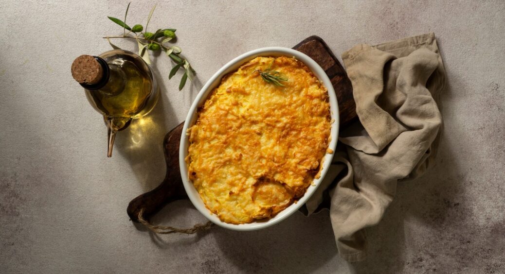 Бабуся дала економний рецепт з 90-х: готую для дітей кукурудзяну запіканку на сковороді без борошна 