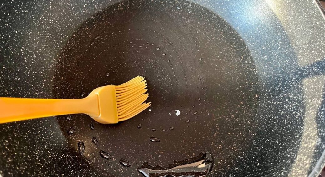 2 ложки у воду – і сковорідка знову стане антипригарна: зробила так, і смажу все без краплі олії 