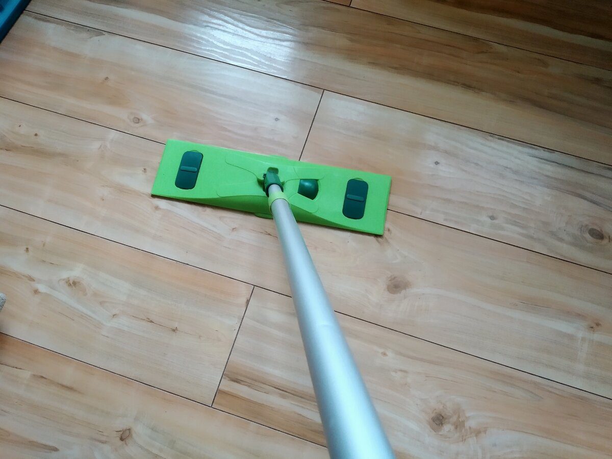 Експерти розповіли, як правильно мити підлогу, аби вона довго залишалась чистою і свіжою