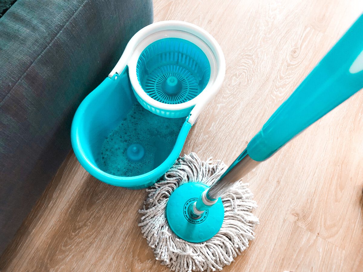 Експерти розповіли, як правильно мити підлогу, аби вона довго залишалась чистою і свіжою