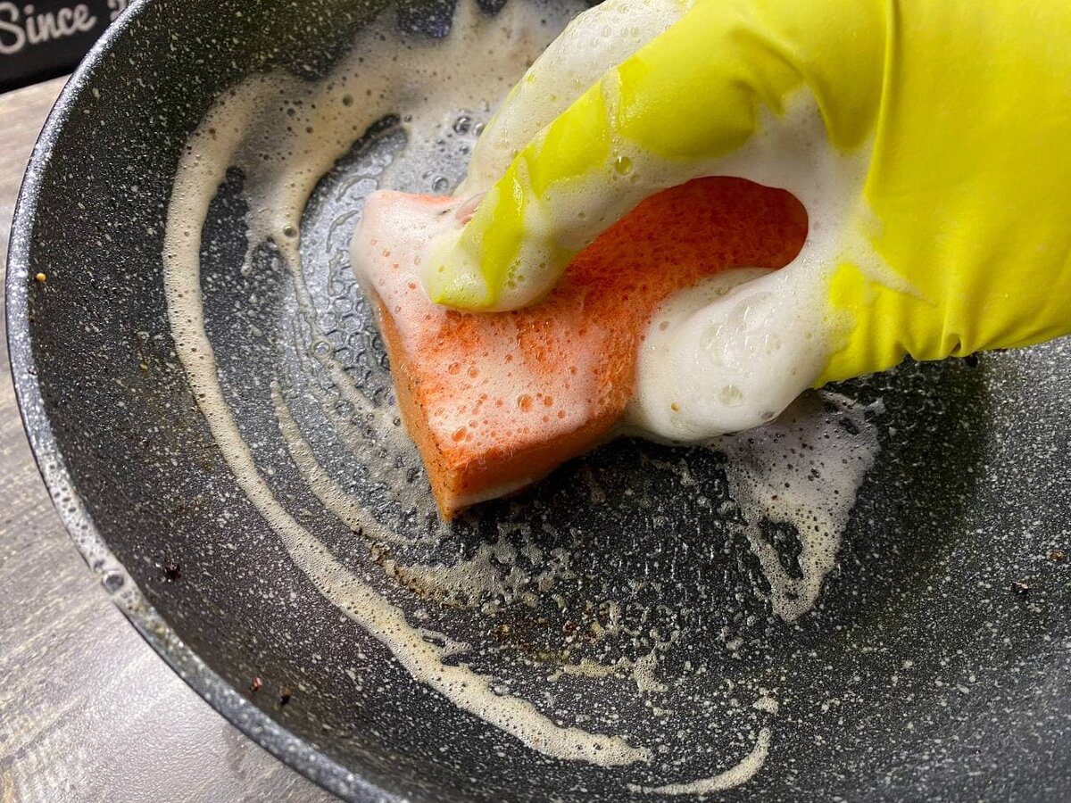 Експерти розповіли, як навчитись мити посуд так, аби економити воду, час та власні сили