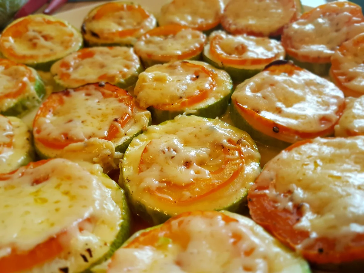 Кулінари розповіли, як приготувати смачні дієтичні кабачки в духовці без великої кількості олії