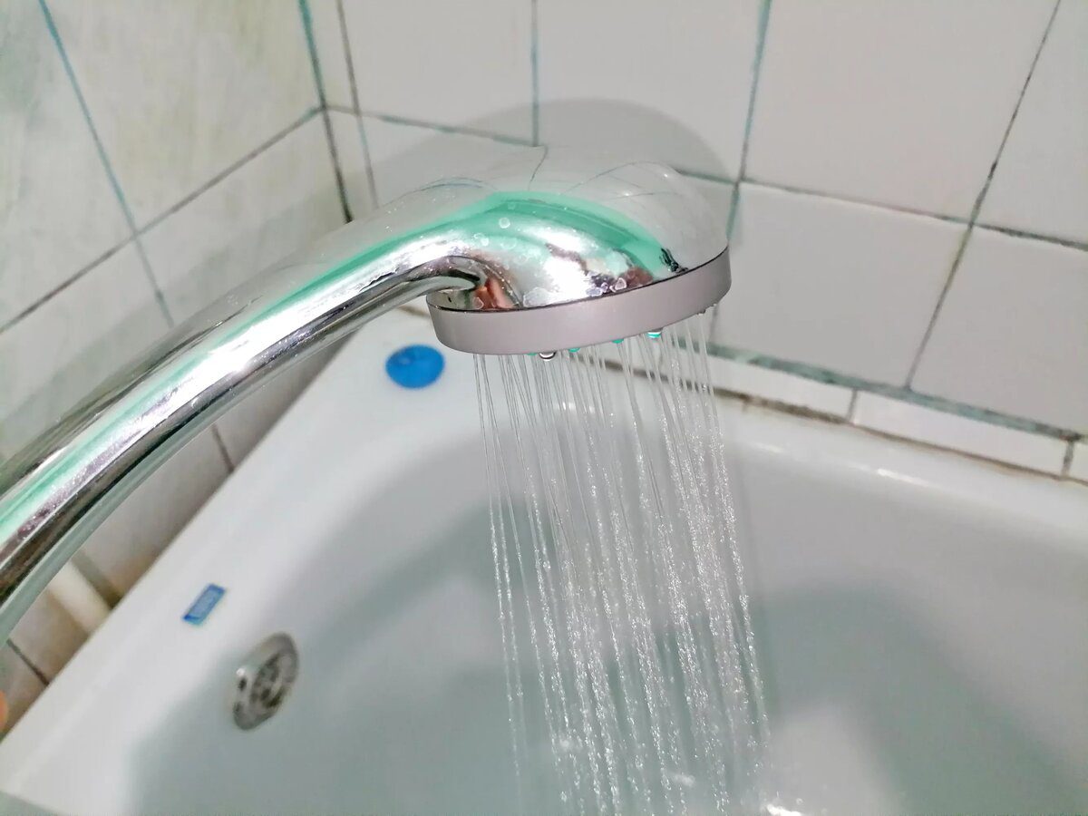 Експерти розповіли, як очистити ванну без магазинних мийних засобів до ідеального блиску