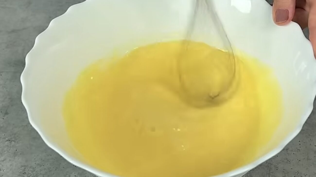 Господині поділилися рецептом ягідного пирога, який готується 15 хвилин 