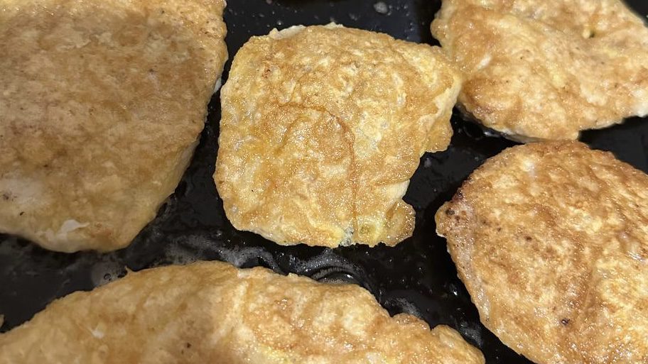 Господині розповіли, як приготувати багато лінивих відбивних з 3 курячих філе  