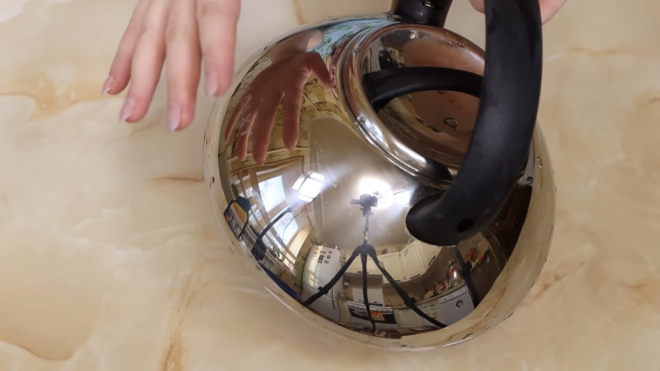 Господині розповіли, чим очистити чайник від застарілого нагару 