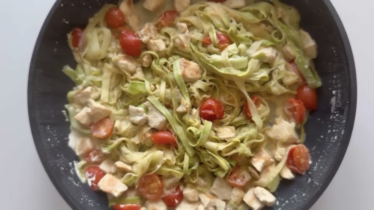 Господині розповіли, як приготувати смачну та низькокалорійну пасту з кабачків 