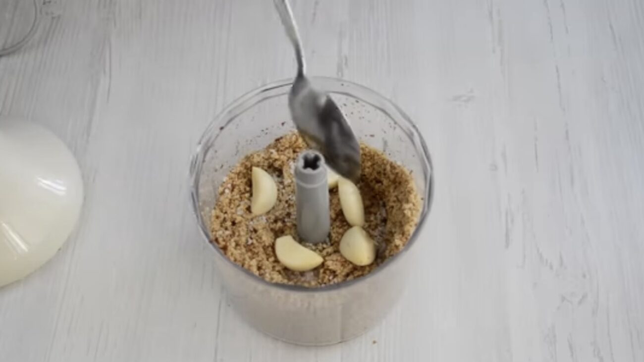 Господині розповіли, як приготувати грузинську закуску з баклажанів 